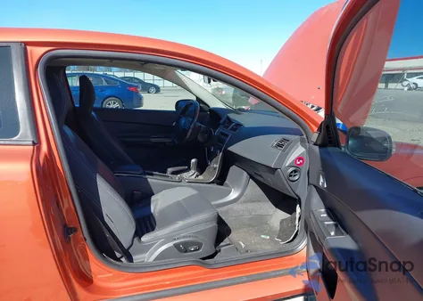 2011 Volvo C30 T5/T5 R-Design z USA, uszkodzony, nr VIN YV1672MK7B2238541